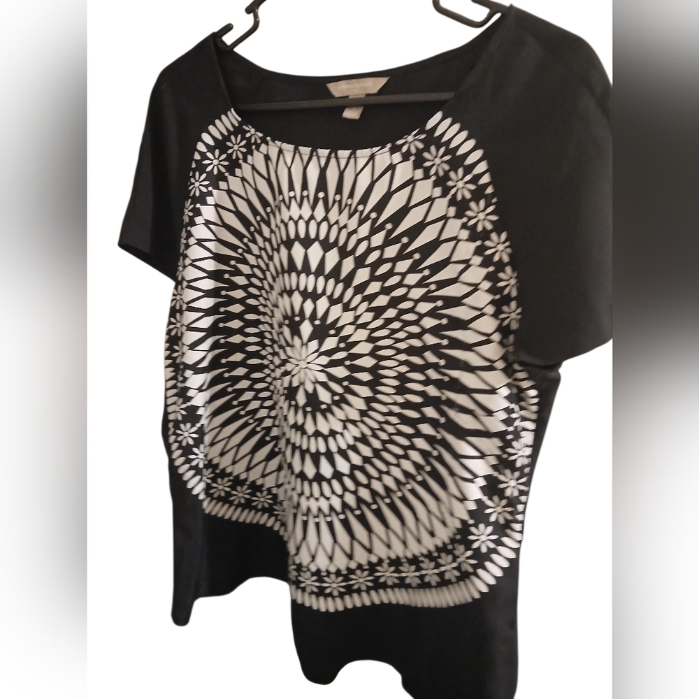 Banana Republic Black and White Geometric Tee